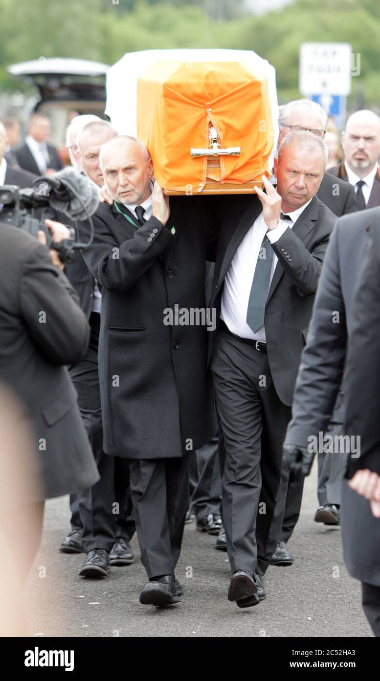 Belfast, Northern Ireland, UK. 30th June, 2020. Irish Republican mourners carry the coffin of veteran republican Bobby Storey into the republican plot of Milltown Cemetery in west Belfast. Thousands lined the streets on Tuesday as funeral took place of former leading IRA figure as it made it way from his home in Andersonstown to the nearby Chaple of St.Agnes in west Belfast.  had been unwe Credit: Irish Eye/Alamy Live News Stock Photo