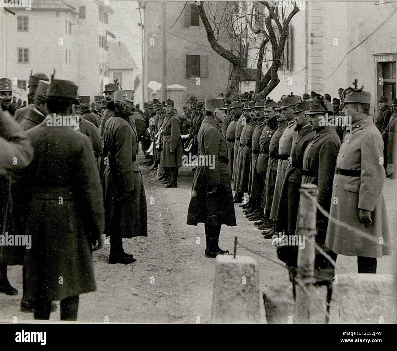 Inspektion des Edelweißkorps durch Exzellenz Conrad von Hötzendorf, in Folgaria Stock Photo