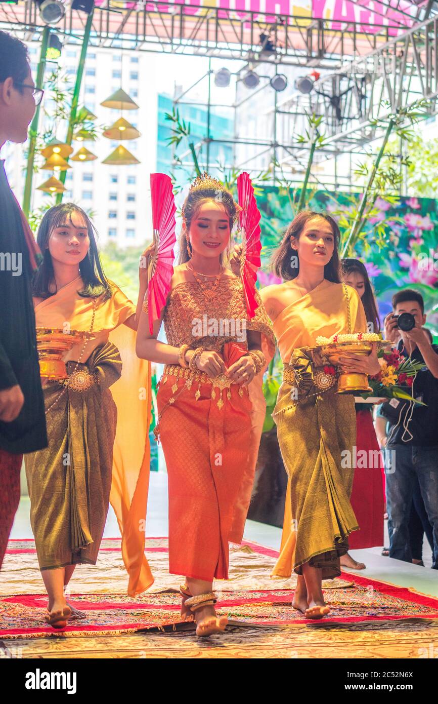 khmer dress for wedding party Beautiful dress for join wedding party/Cambodia