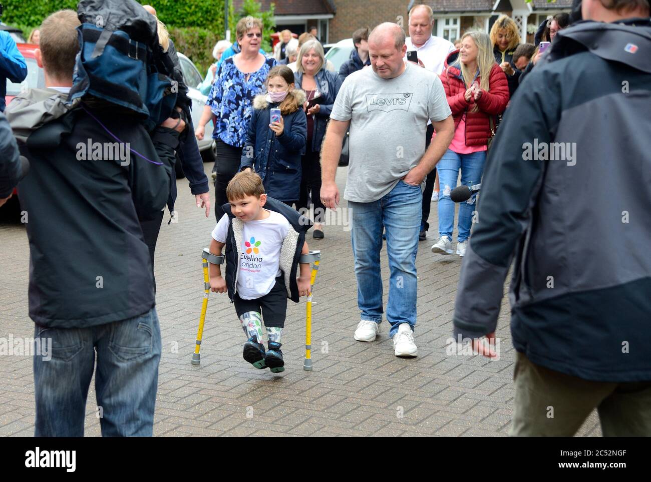 king s hill kent uk 30th june 2020 5 year old tony hudgell finishes his last daily walk after covering more than 10km and raising more than 1 000 000 for the evelina hospital who king s hill kent uk 30th june 2020 5 year old tony hudgell finishes his last daily walk after covering more than 10km and raising more than 1 000 000 for the evelina hospital who