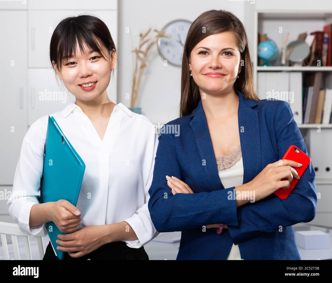 Portrait two successful women hi-res stock photography and images - Alamy