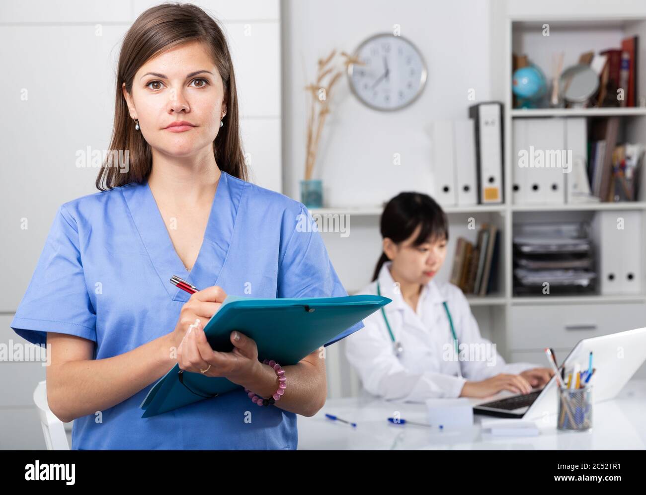 Doctor writing prescriptions hi-res stock photography and images - Alamy