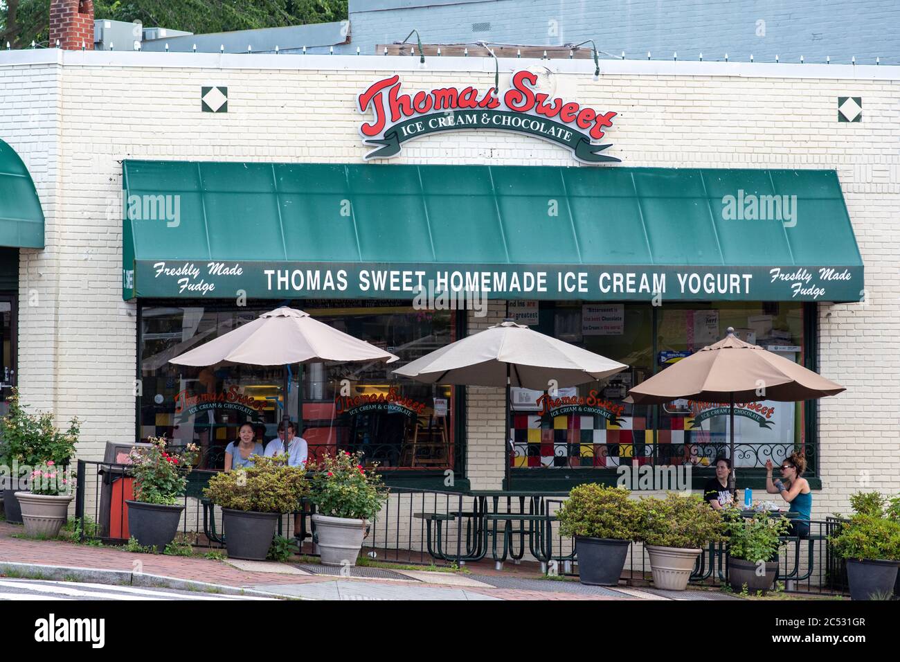 Thomas Sweet Storefront in Wellknown dessert shop dishing