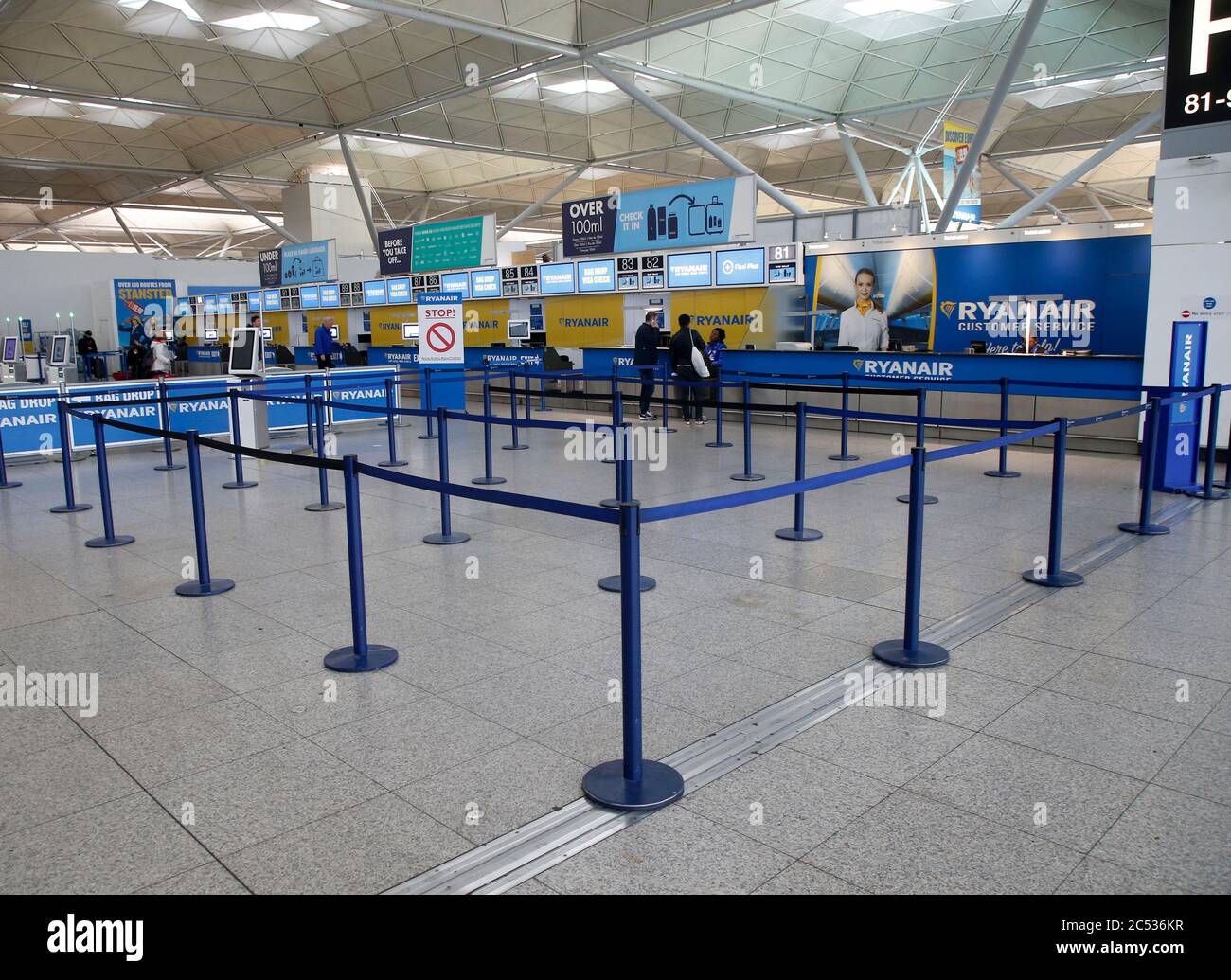 Empty ryanair check in desks hires stock photography and images Alamy