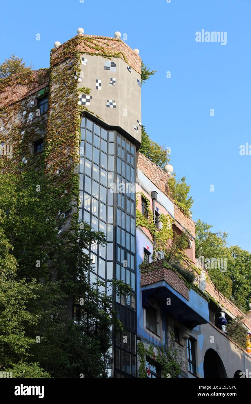 flats building (Hundertwasserhaus) in vienna (austria Stock Photo Alamy