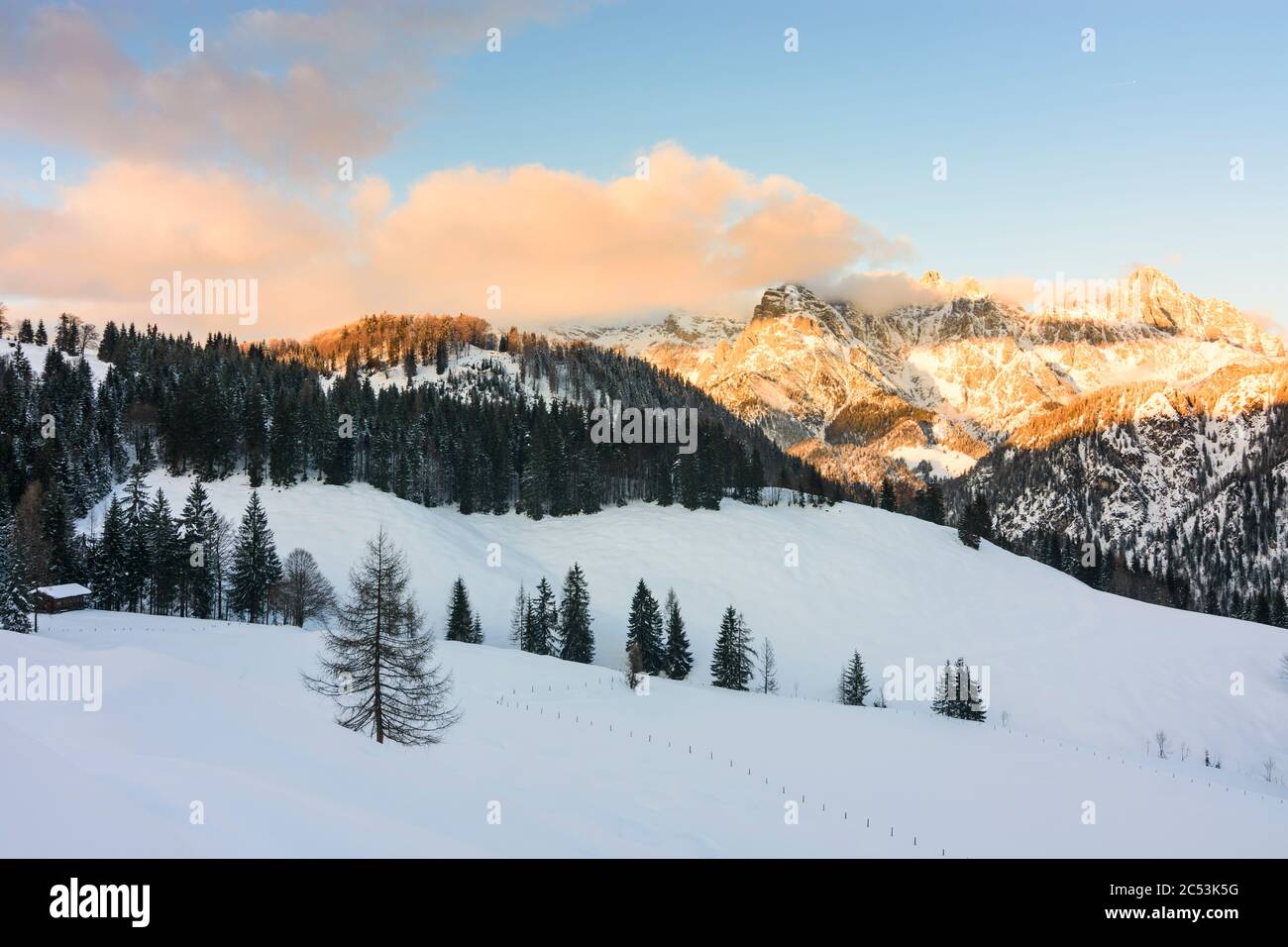Hochfilzen, people crosscountry skiing, at mountain Buchensteinwand