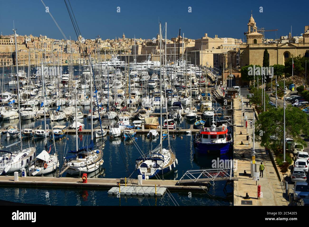 vittoriosa yacht marina malta