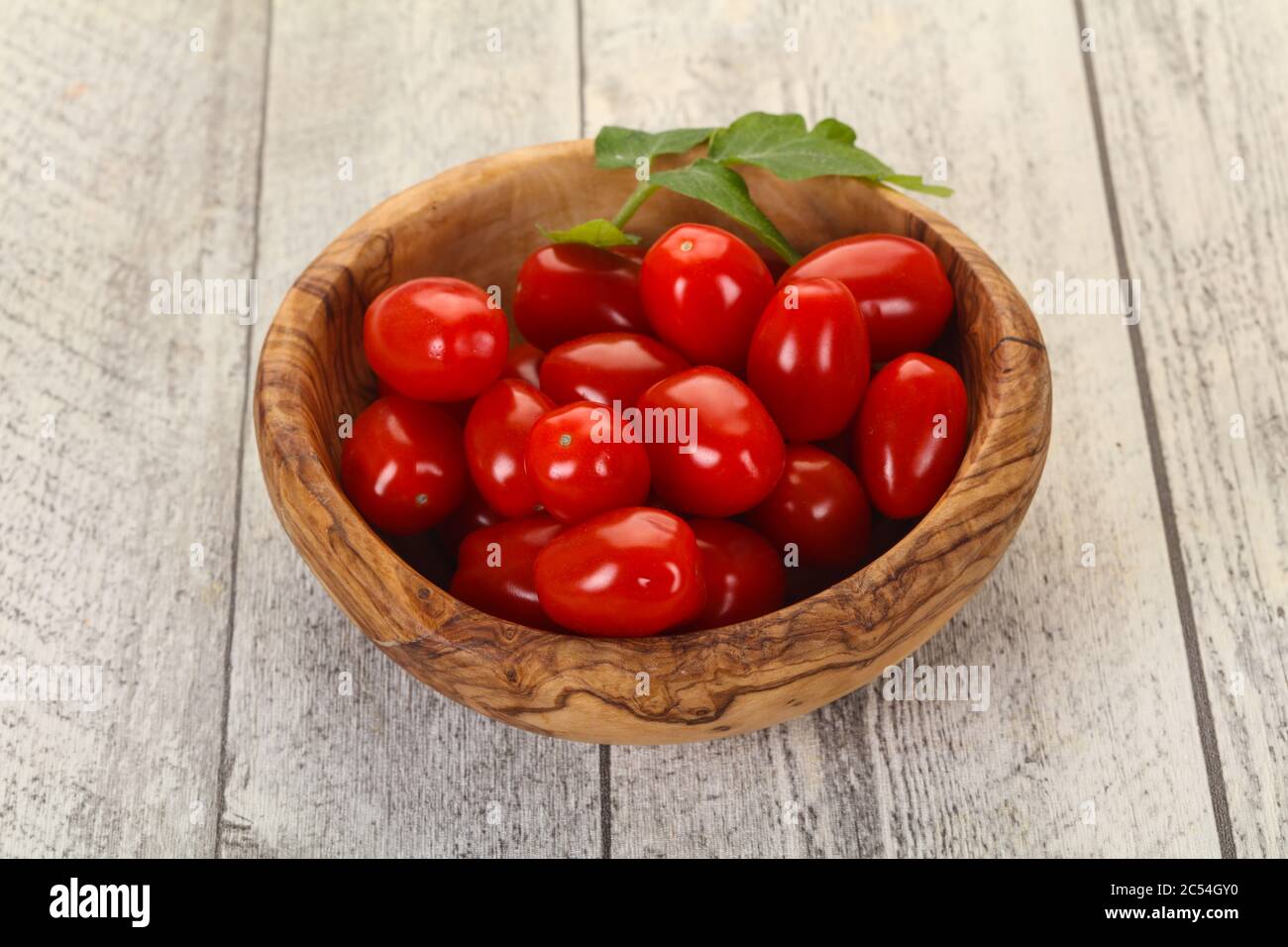 Sweet Red cherry tomatoes in the bowl Stock Photo - Alamy