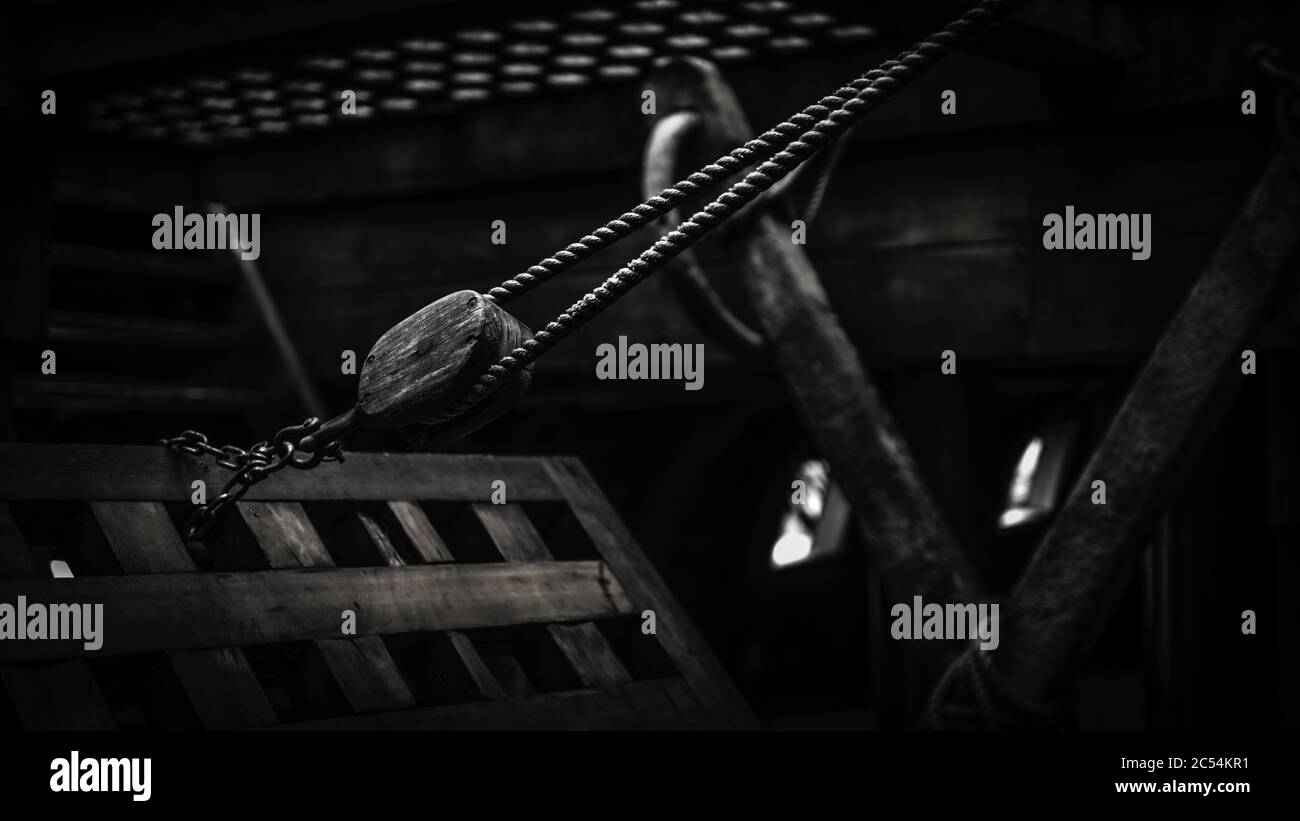 Ships chains hi-res stock photography and images - Alamy