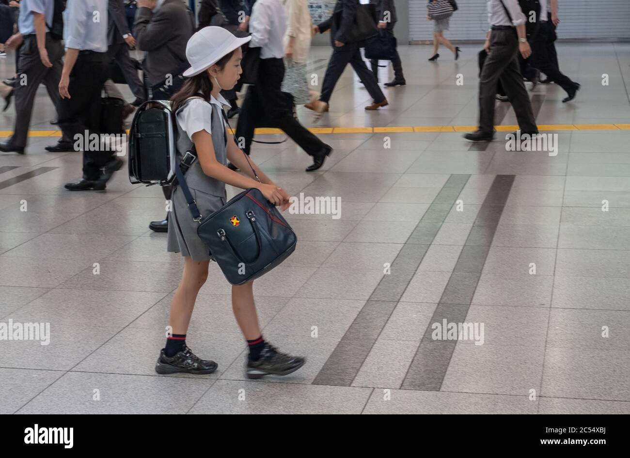 Japanese school children commuting to school at Shinagawa Train Station, Tokyo, Japan Stock Photo