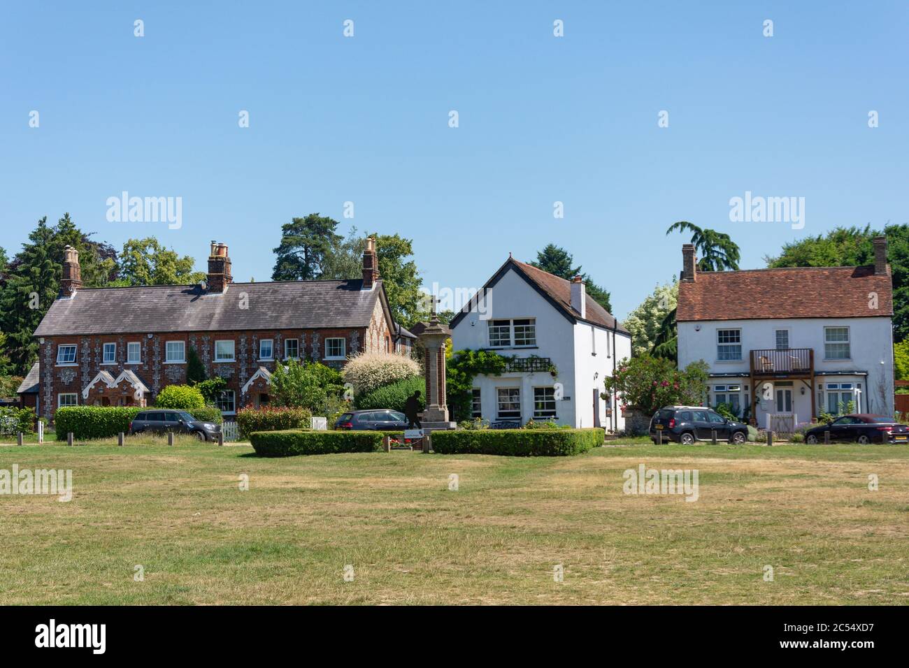 War Memorial and houses on Chipperfield Common, Chipperfield, Hertfordshire, England, United Kingdom Stock Photo