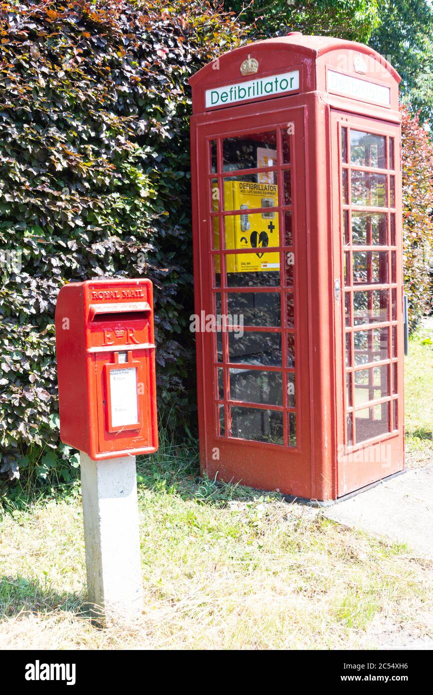 Telephone box with Defibrillator, Downs Close, Eastbury, Berkshire, England, United Kingdom Stock Photo