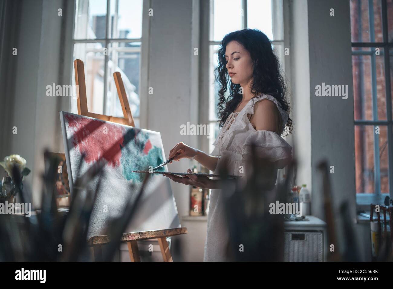 Smiling artist paint palette hi-res stock photography and images - Alamy