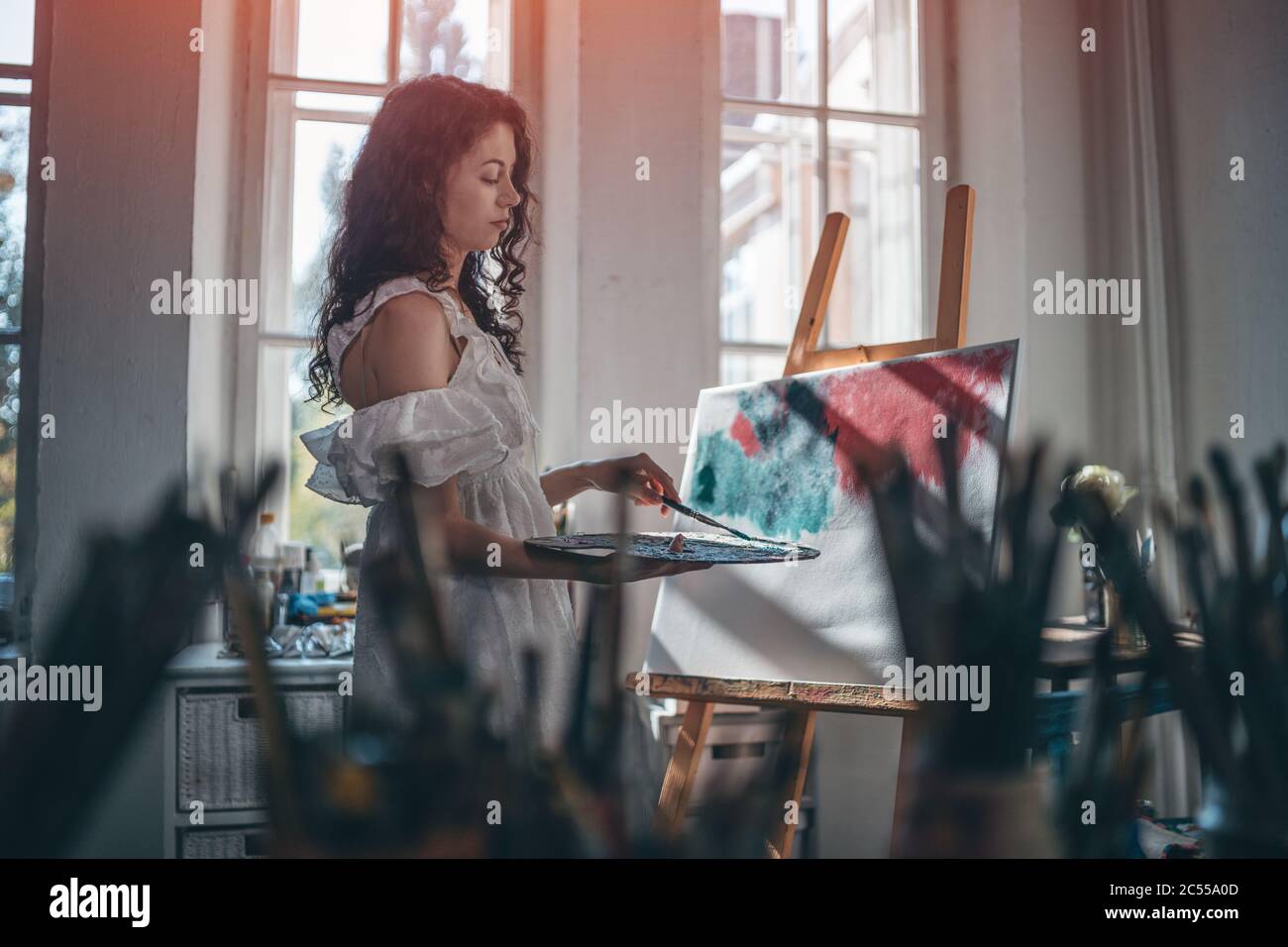 Smiling artist paint palette hi-res stock photography and images - Alamy
