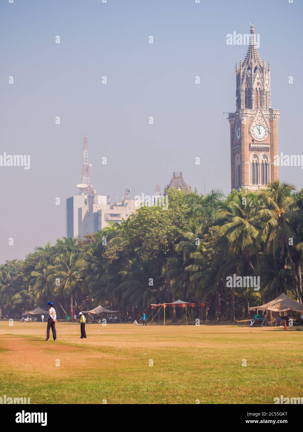Mumbai, India - 5 december 2018: People playing cricket in the central park at Mumbai. Stock Photo