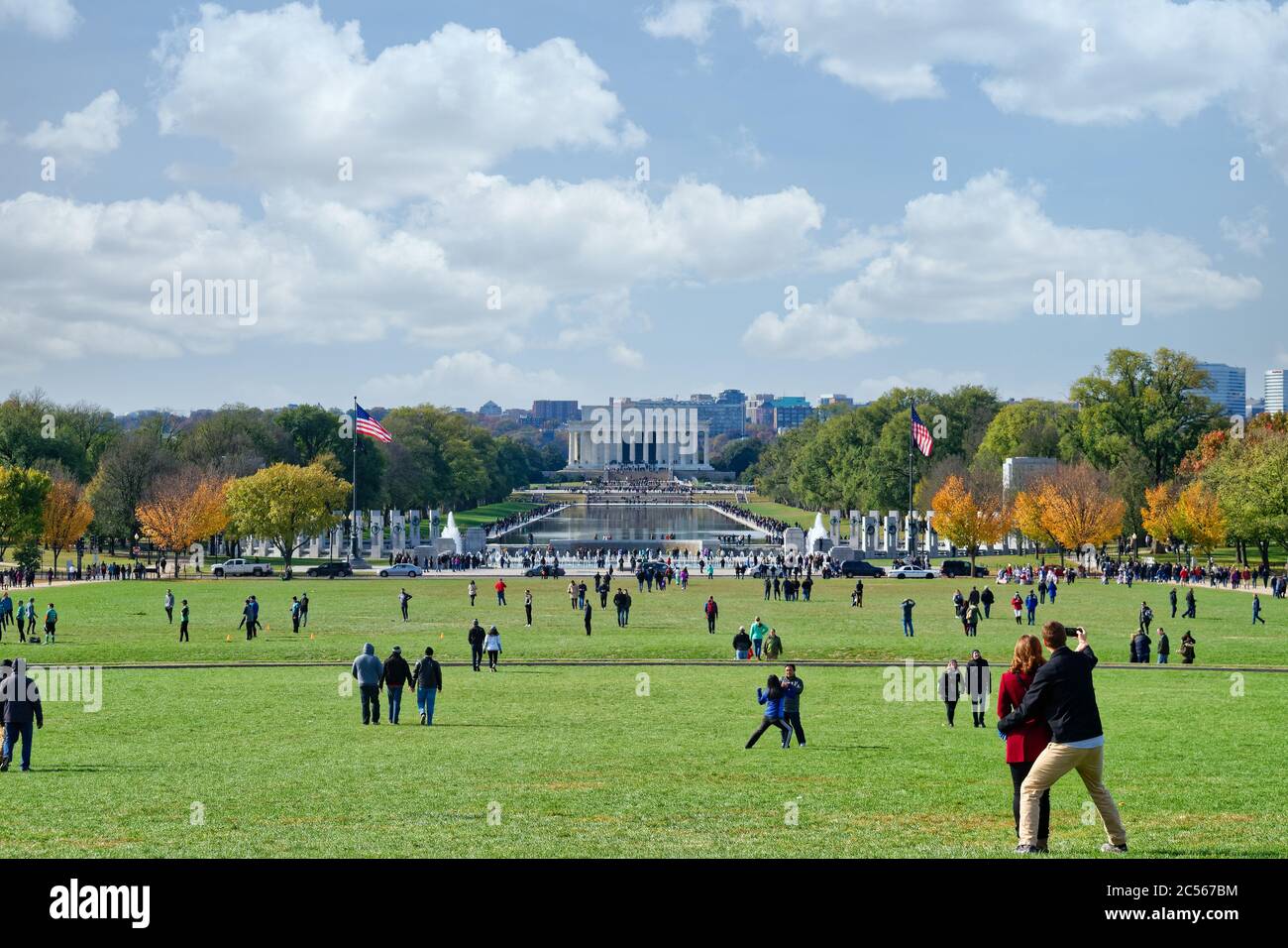Large number of tourists around the Reflecting Pool and Lincoln Memorial, located on the National Mall, Washington, DC, USA Stock Photo
