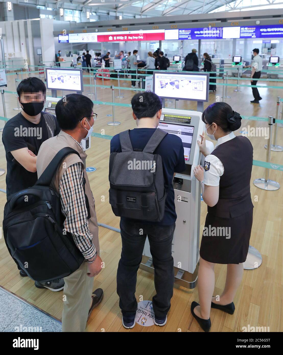 01st July, 2020. EU's lifting of entry ban on 14 countries Passengers arrive at a check-in counter for flights at the Incheon airport, west of Seoul, on July 1, 2020, one day after the European Union approved a guideline recommending its member states reopen their borders to 14 countries, including South Korea. The recommendation came after it restricted all nonessential entries from outside the bloc amid the coronavirus pandemic. Credit: Yonhap/Newcom/Alamy Live News Stock Photo