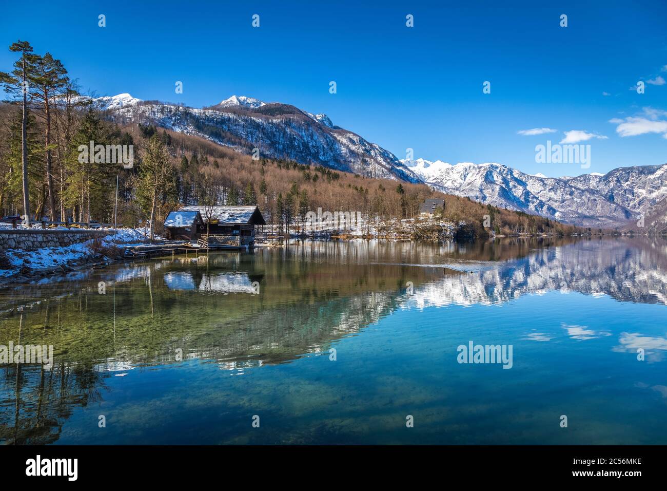 Bohinj lake and the snowy Julian Alps on the background, Rib?ev Laz, Upper Carniola, Triglav National Park, Slovenia Stock Photo