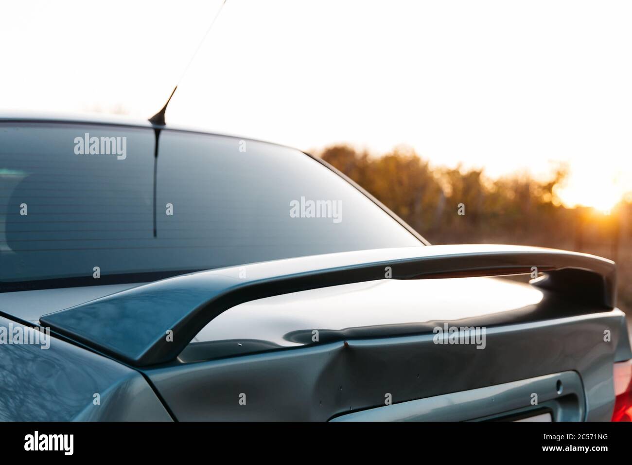 The boot lid of the car is blue. The consequences of a traffic accident