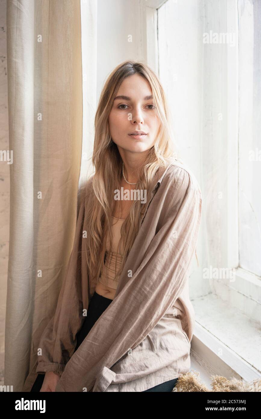 Beautiful young blonde hi-res stock photography and images - Alamy