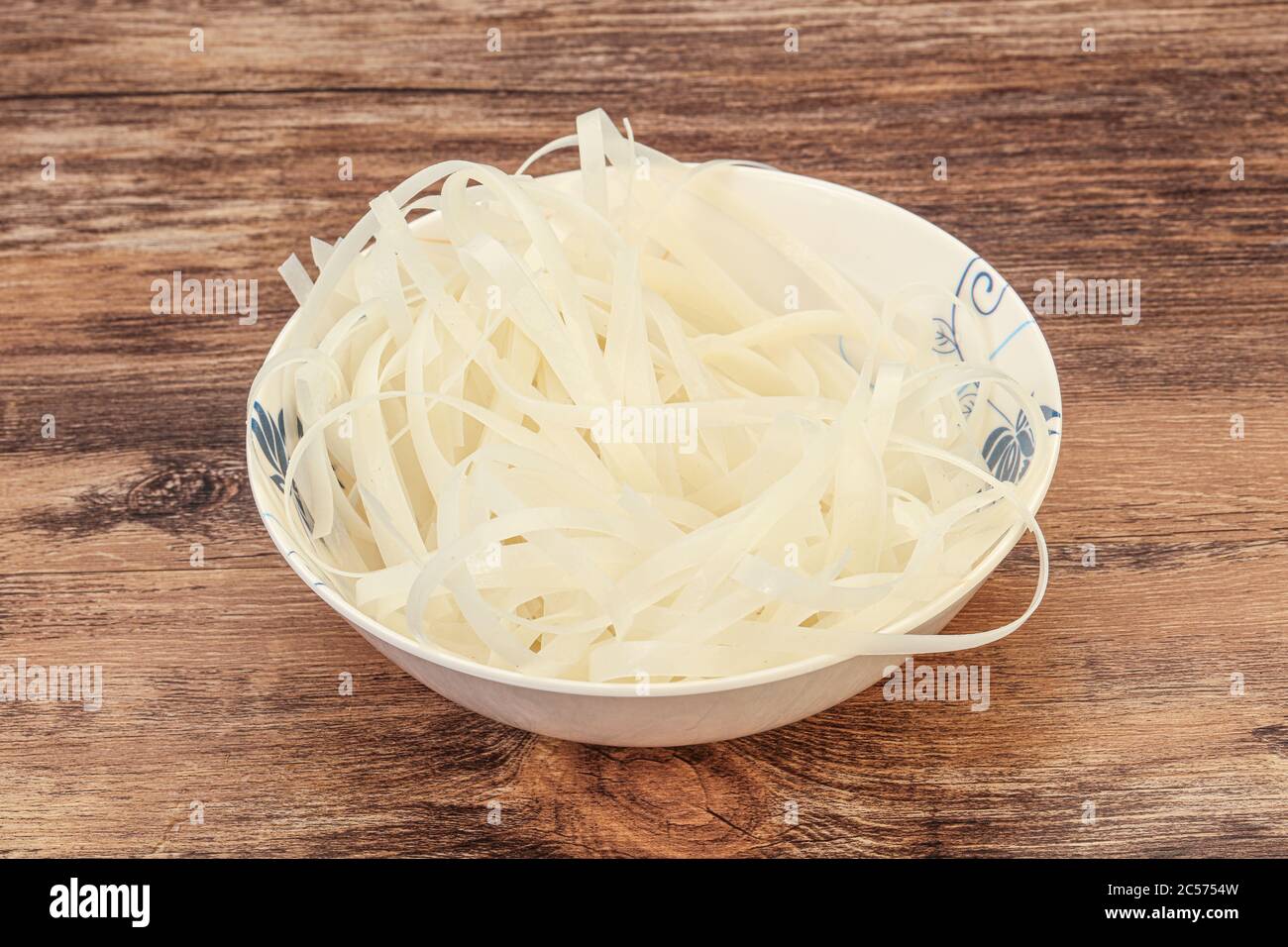 Boiled rice noodle ready for cooking Stock Photo - Alamy