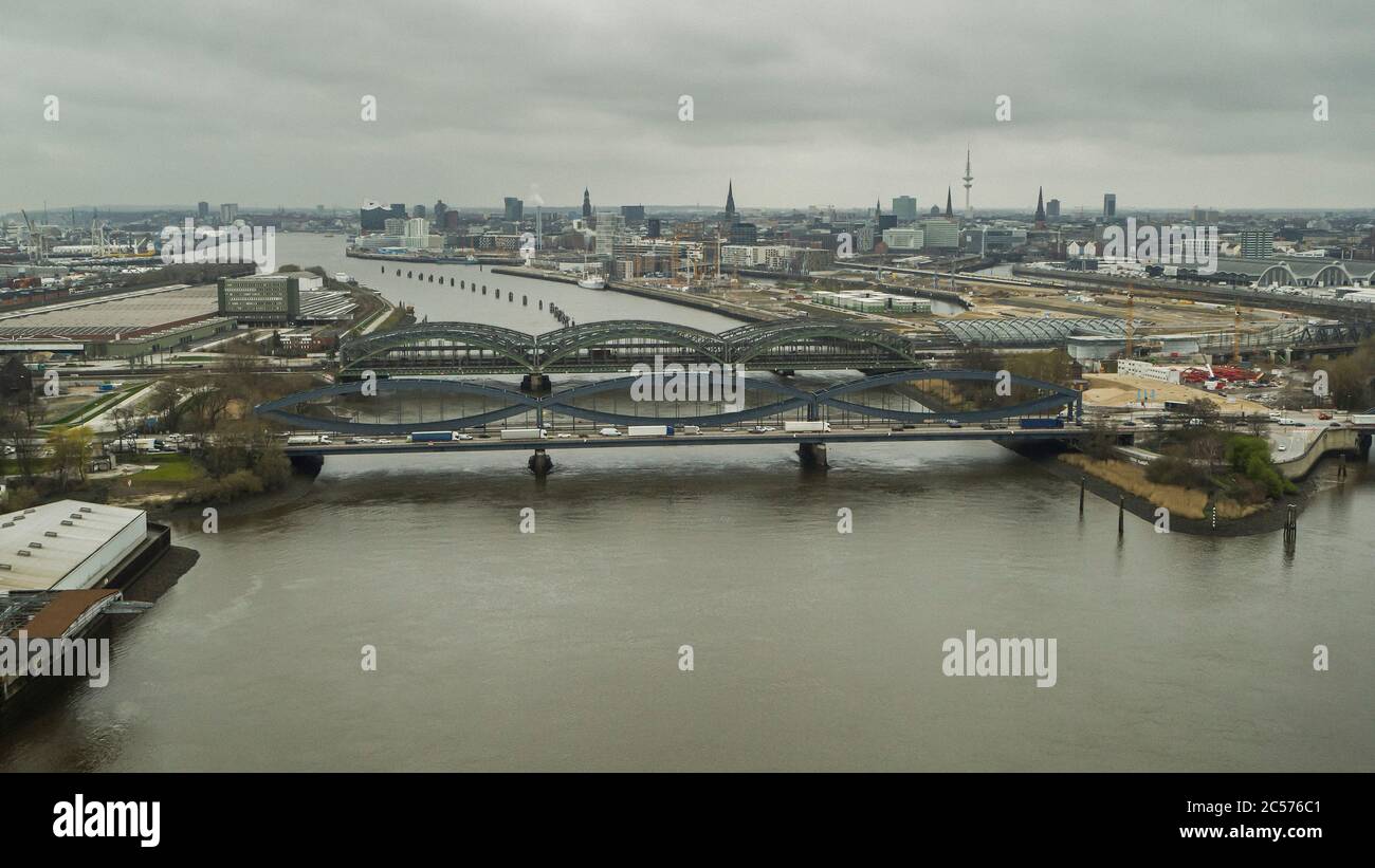 Cityscape with bridges hi-res stock photography and images - Alamy