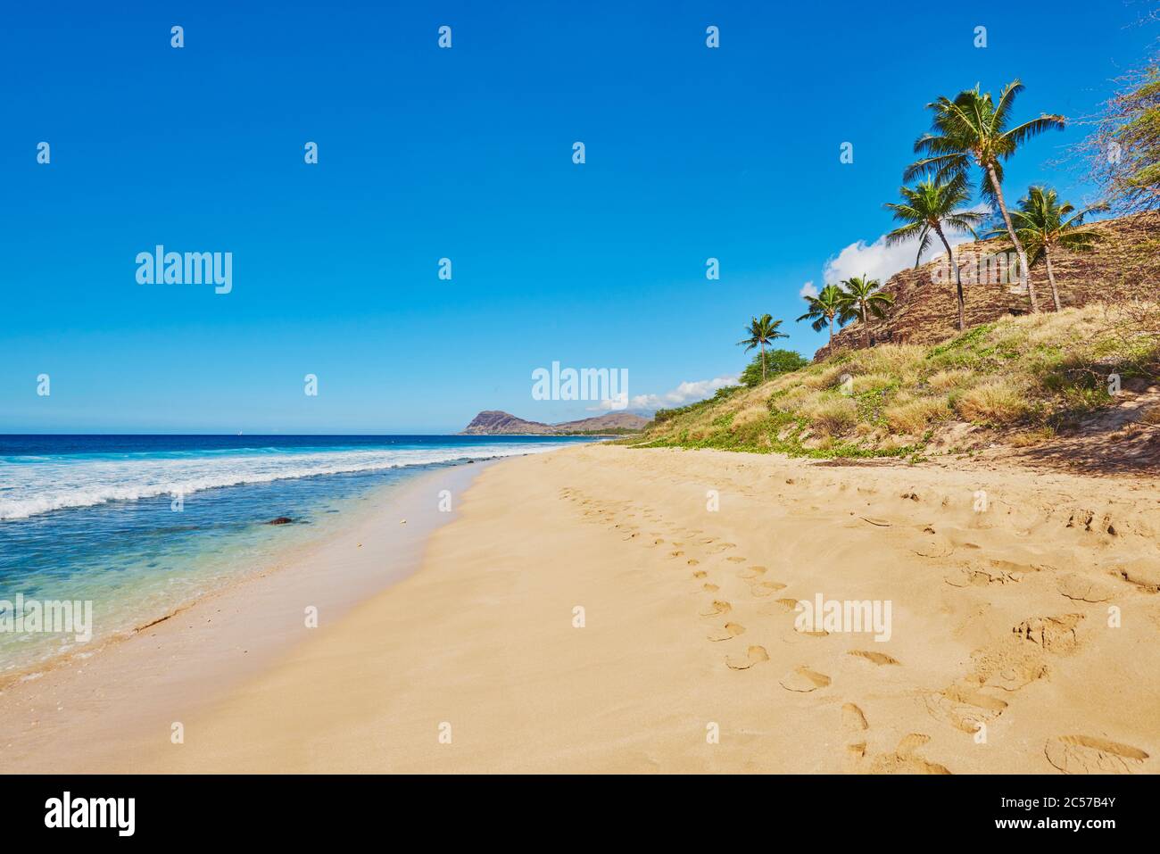 Beach landscape in Kahe Point Beach Park, Hawaiian Island of Oahu, Oahu ...