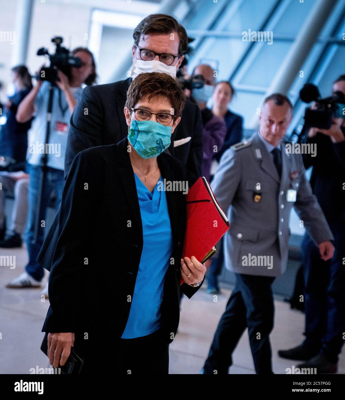 01 July 2020, Berlin: Annegret Kramp-Karrenbauer (CDU), Federal Minister of Defense and CDU Federal Chairwoman, joins the Bundestag's Defense Committee with mouth-nose protection. The topic is right-wing extremism in the elite force KSK. Since 2017, the Special Forces Command has been making headlines because of several cases of right-wing extremism. One suspected soldier even had an arsenal dug up. The Defence Minister has therefore had a reform concept developed to counteract extremist tendencies. She is now presenting this to the Defence Committee. Photo: Kay Nietfeld/dpa Stock Photo