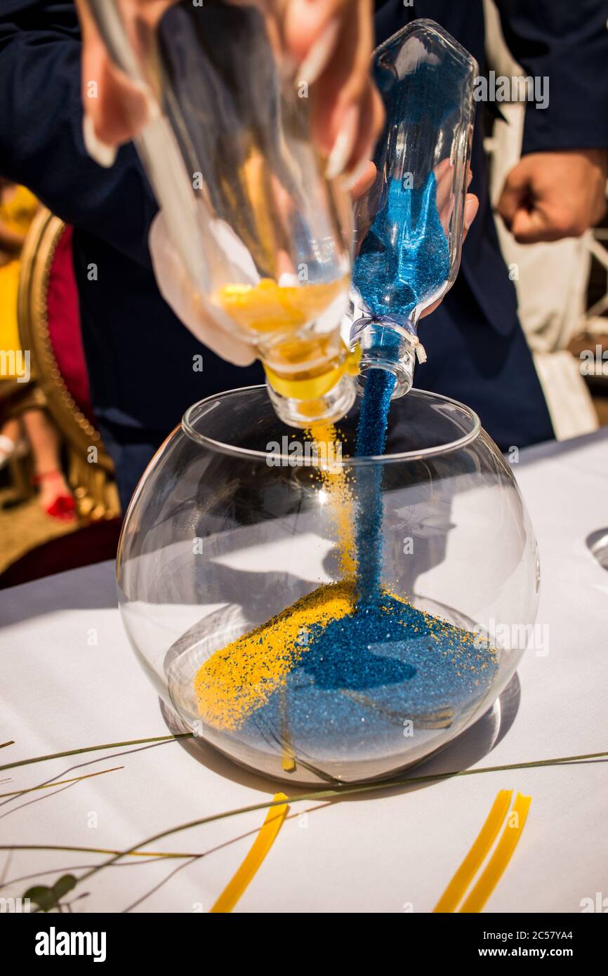 wedding ritual sand vase pouring rice tradition Stock Photo Alamy