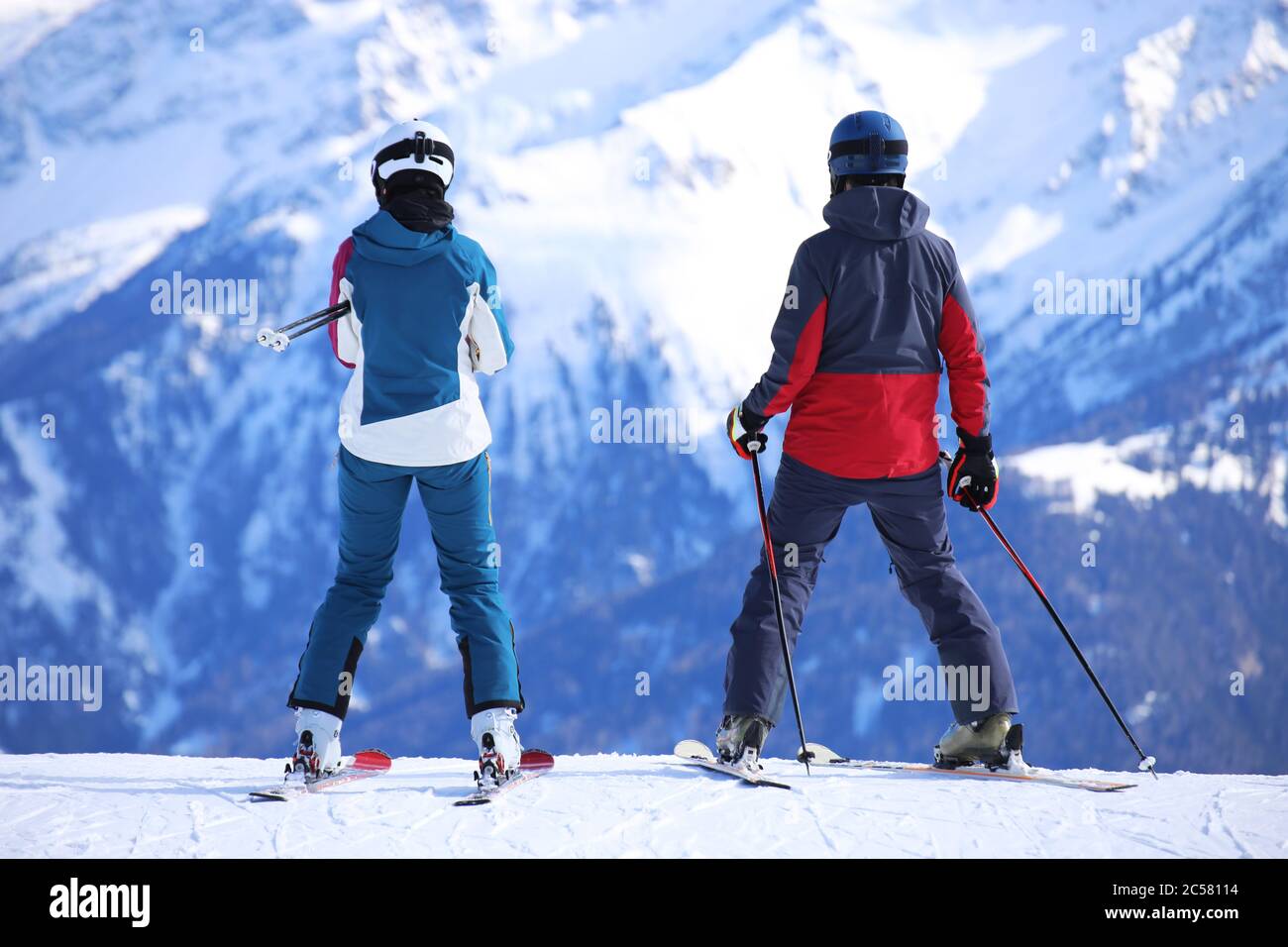 Skifahrer genießen die Aussicht an diesem tollen Skitag im Skigebiet von Serfaus, Fiss, Ladis (Tirol, Österreich) Stock Photo