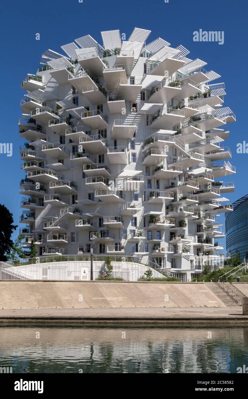 Modern building ' L'Arbre Blanc ', Les Berges du Lez, Montpellier France Stock Photo