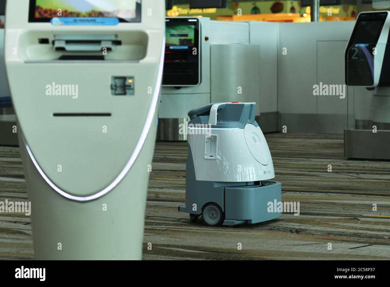 Singapore. 1st July, 2020. An automatic cleaning robot (R) equipped with HEPA filter works in Singapore's Changi Airport on July 1, 2020. Credit: Then Chih Wey/Xinhua/Alamy Live News Stock Photo