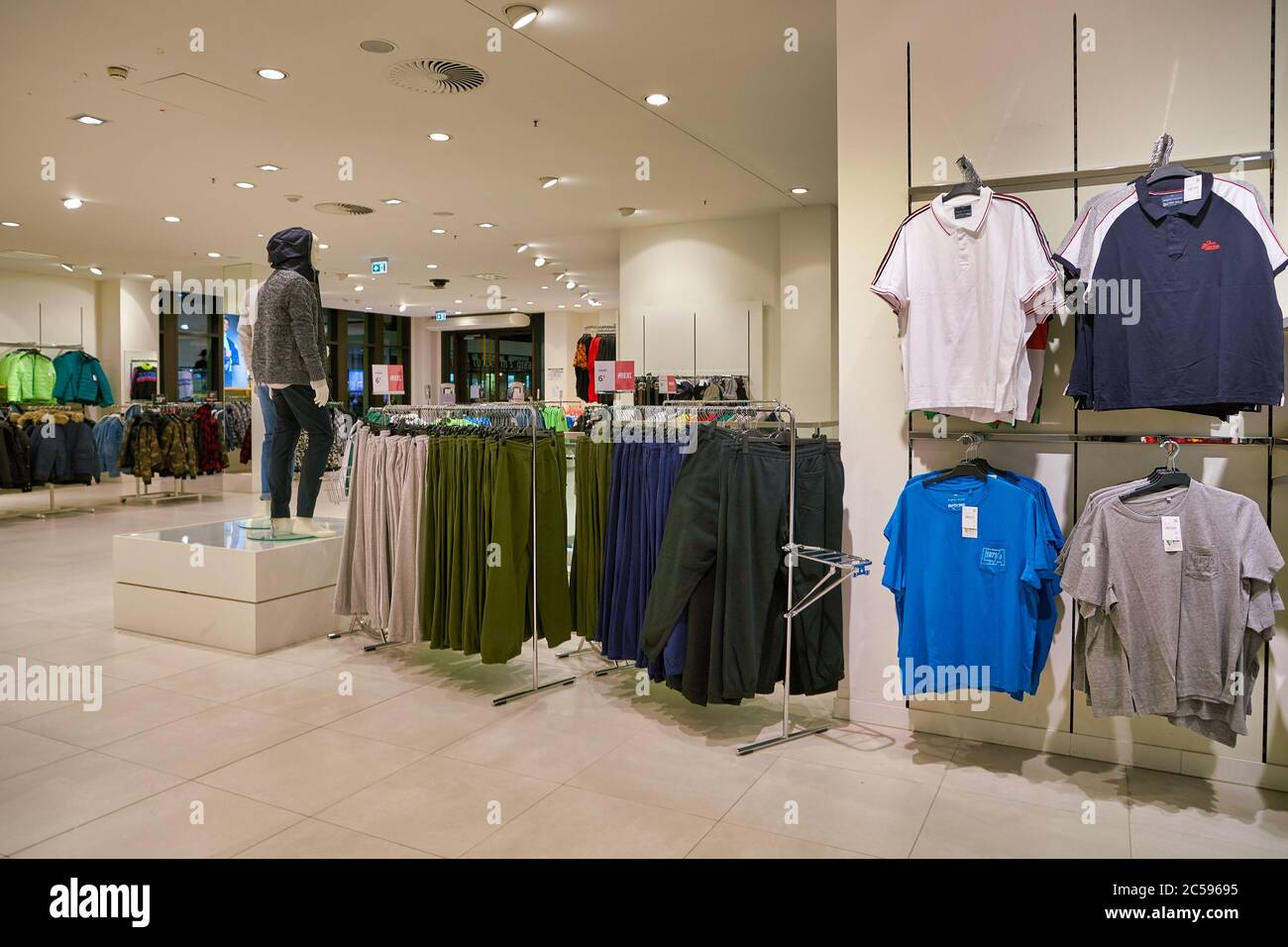 C&a shop hi-res stock photography and images - Page 6 - Alamy