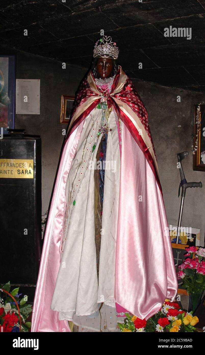 Sara e Kali, patron saint of Roma whose statue is carried from the fortified church of Les saintes Maries de la Mer down to the sea on May 24. Stock Photo