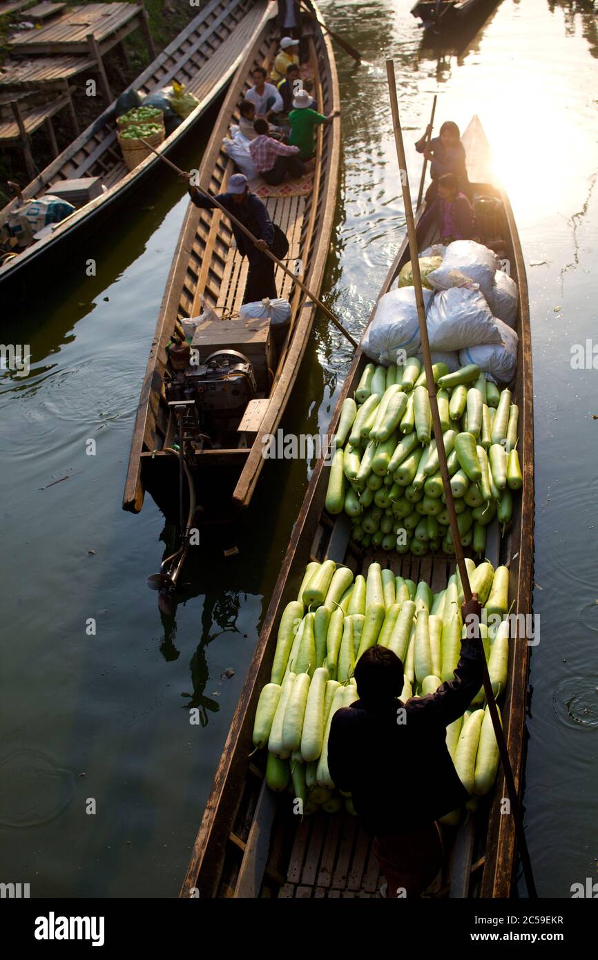 Myanmar (Burma), Inle Lake the floating market Stock Photo