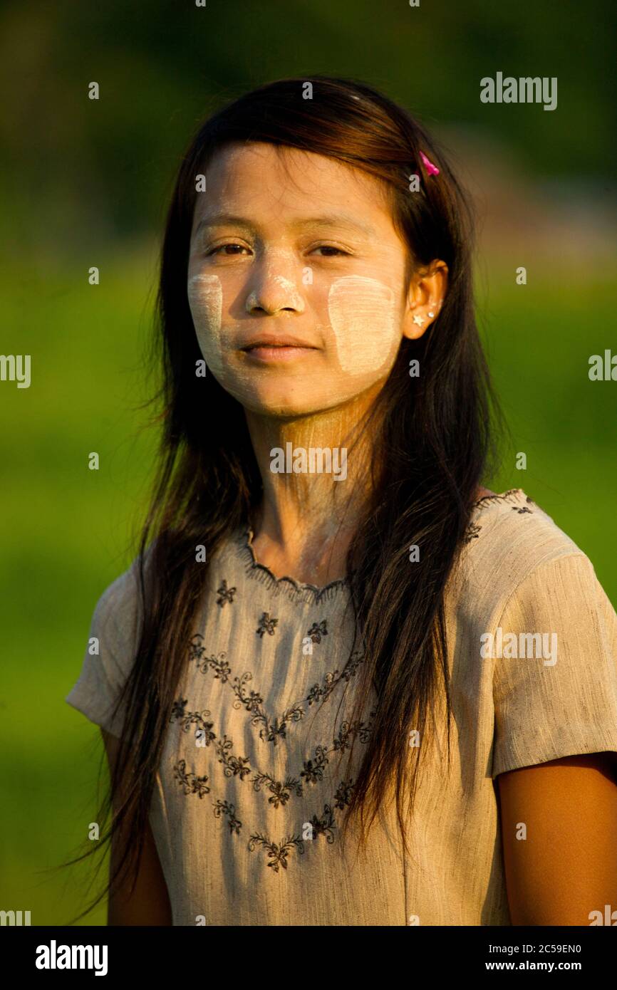 Myanmar (Burma), the Inlé lake worker in the rice fields Stock Photo