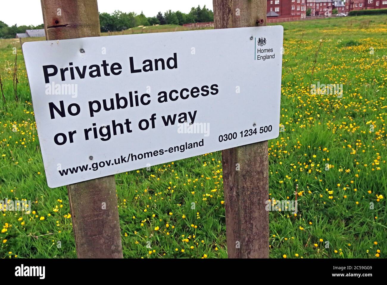 Private Land Sign, No Public Access or Right Of way,Homes-England,Homes, England,DCLG - Grappenhall Heys, Warrington, Cheshire, WA4 Stock Photo