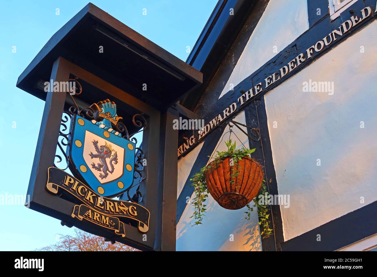 Pickering Arms Inscription,In The Year 923 King Edward The Elder Founded A Cyty here and called it Thelwall, Bell Lane,Warrington,Cheshire,WA4 2SU Stock Photo