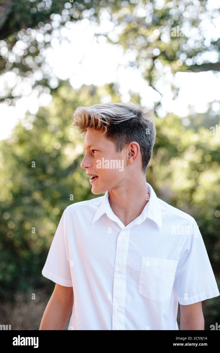 Profile of teen boy hi-res stock photography and images - Alamy