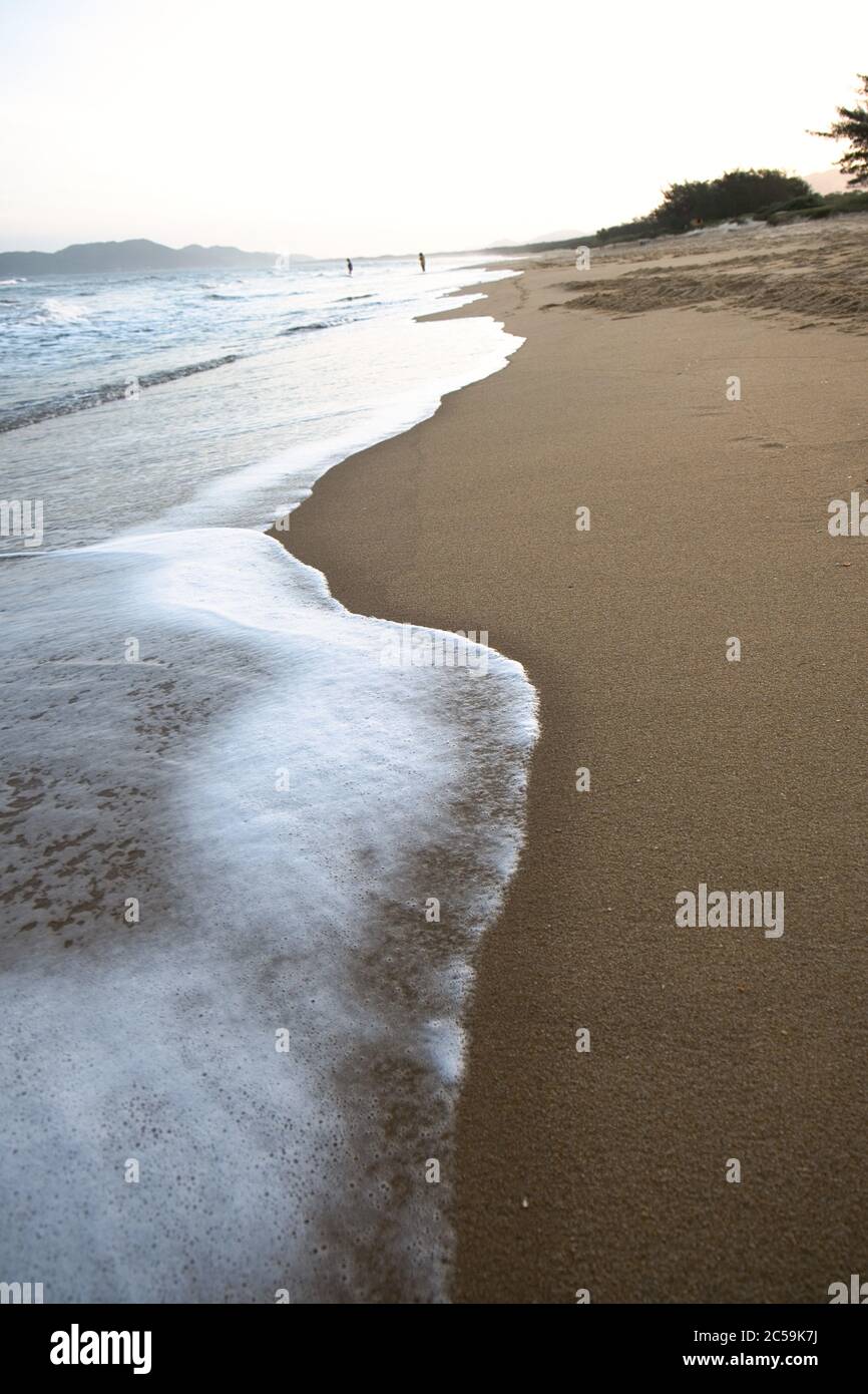 Empty calm white sand hi-res stock photography and images - Alamy