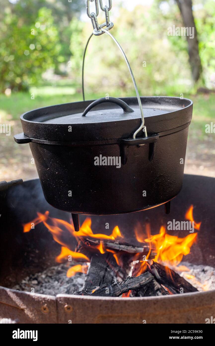 Cast Iron Dutch Oven On Wooden Background With Lid Lifter Stock Photo -  Download Image Now - iStock