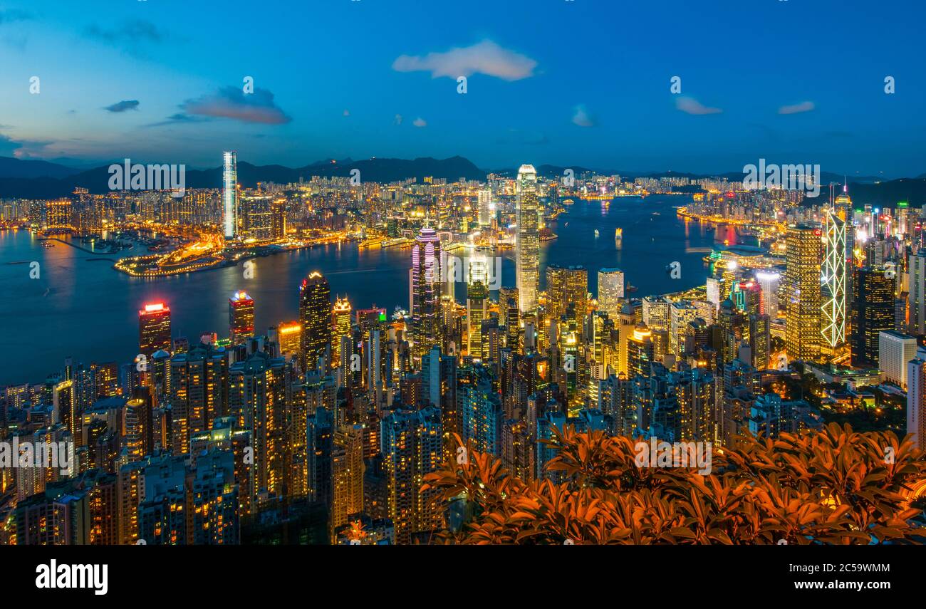 Iconic view of Hong Kong from Victoria peak at night Stock Photo - Alamy