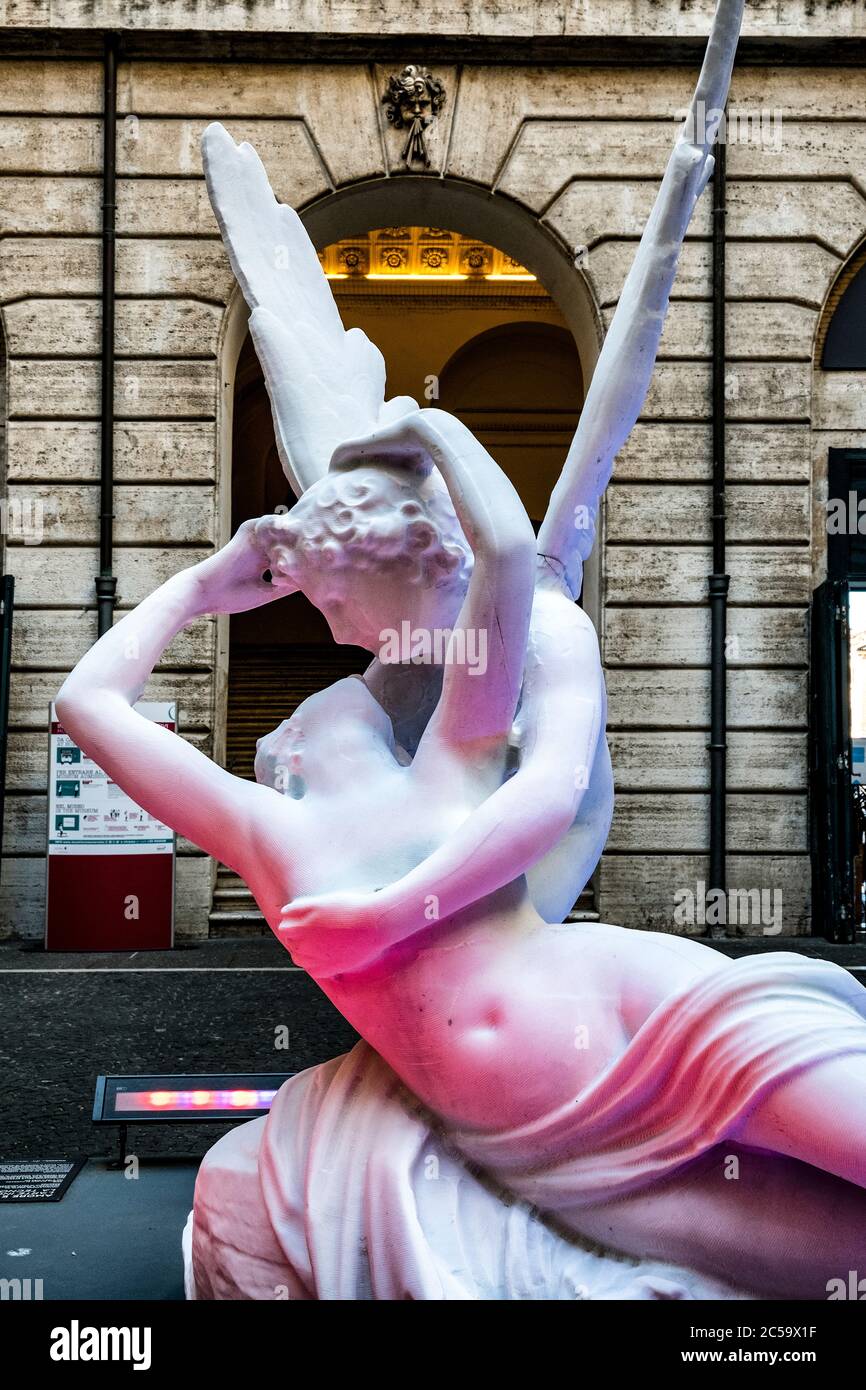 Italy lazio Reproduction of 'Cupid and Psyche lying' in the courtyard of Palazzo Braschi in Rome Stock Photo
