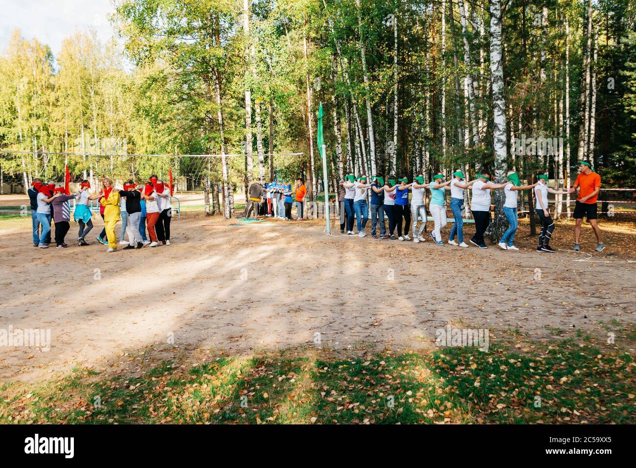 Team building group teams hi res stock photography and images Alamy