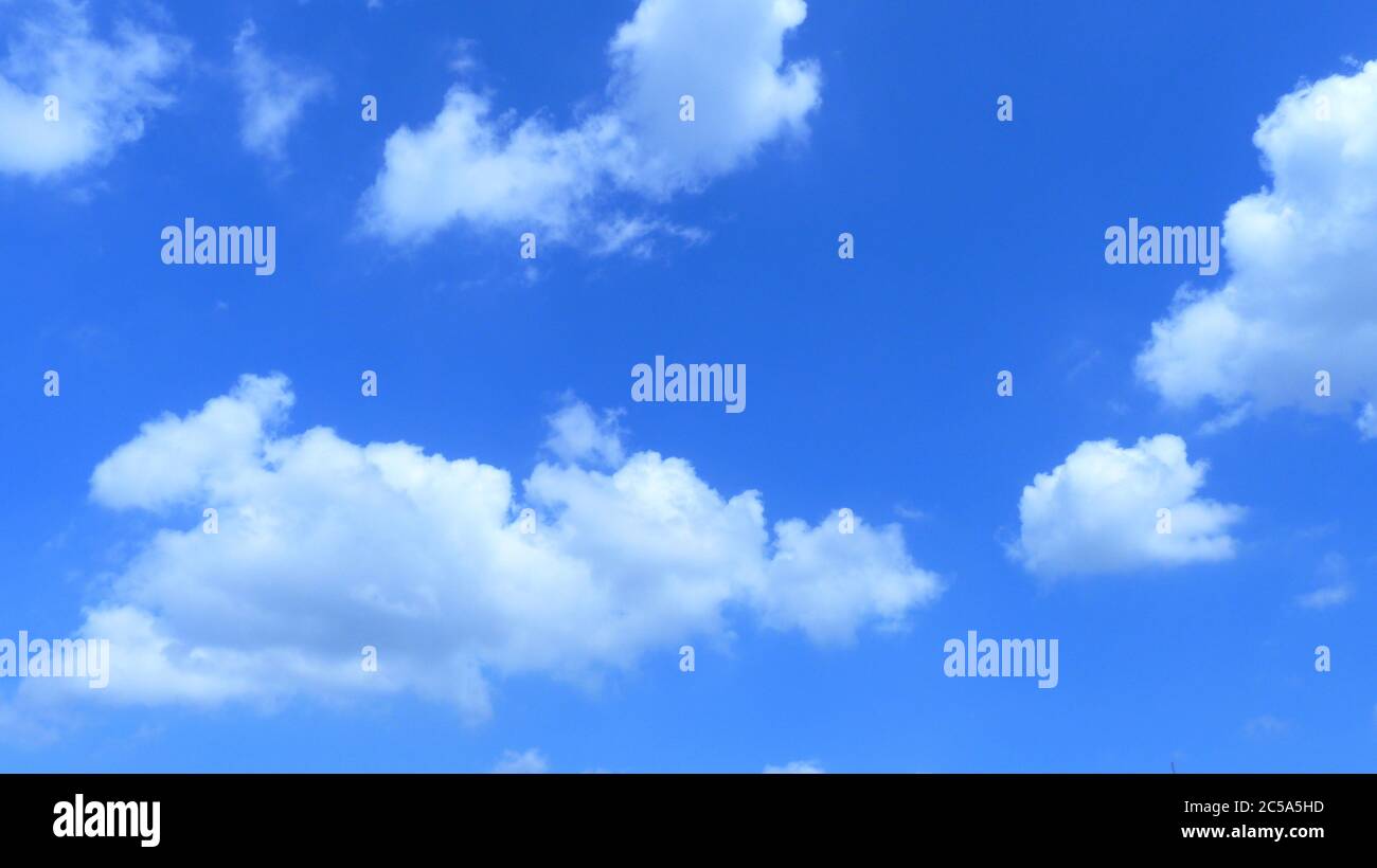 Low angle shot of fluffy clouds in the blue sky under the sunlight ...
