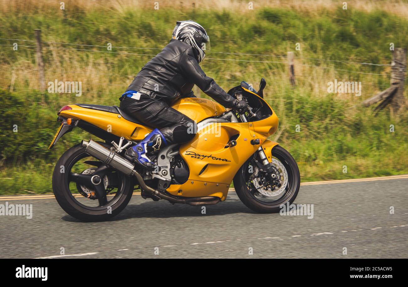 1998 Yellow Triumph Daytona 955i Stock Photo - Alamy