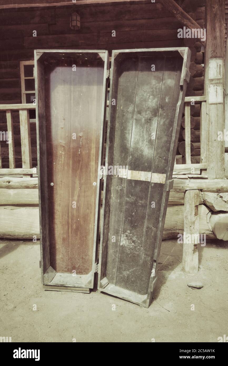 Coffin At The Entrance To The City Wild West Town Stock Photo Alamy coffin-at-the-entrance-to-the-city-wild-west-town-stock-photo-alamy