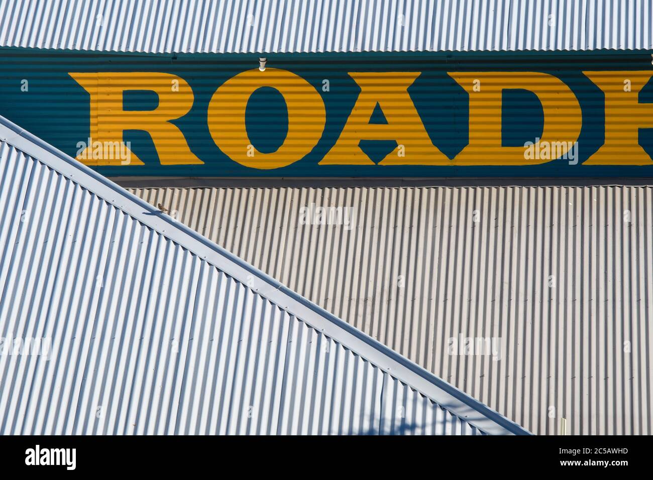 Tin roof with sign that reads 'road' on top of roadside hotel,  Hobas, Namibia Stock Photo