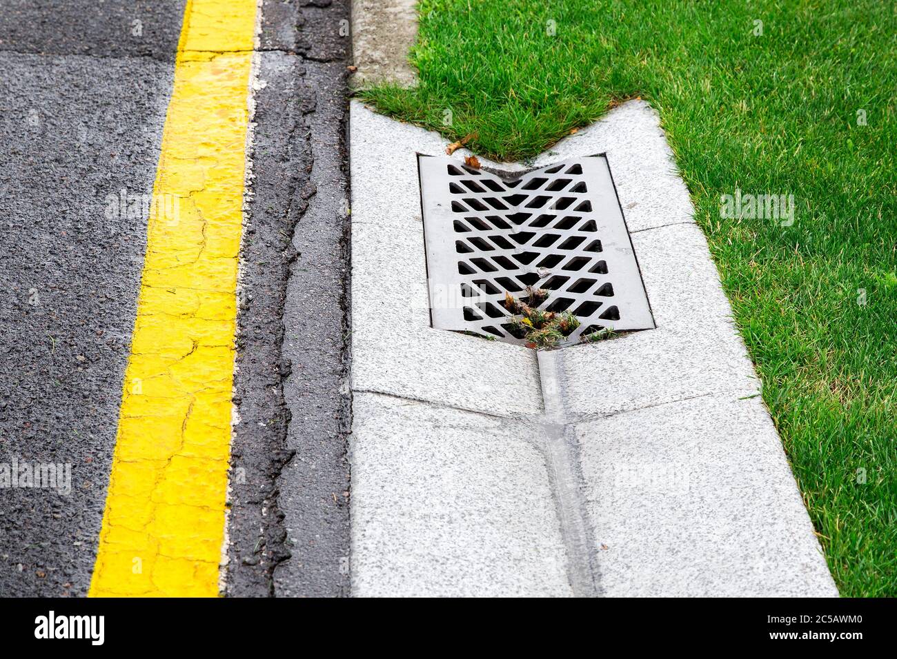 drainage system edge tray with concrete hatch for rainwater drainage