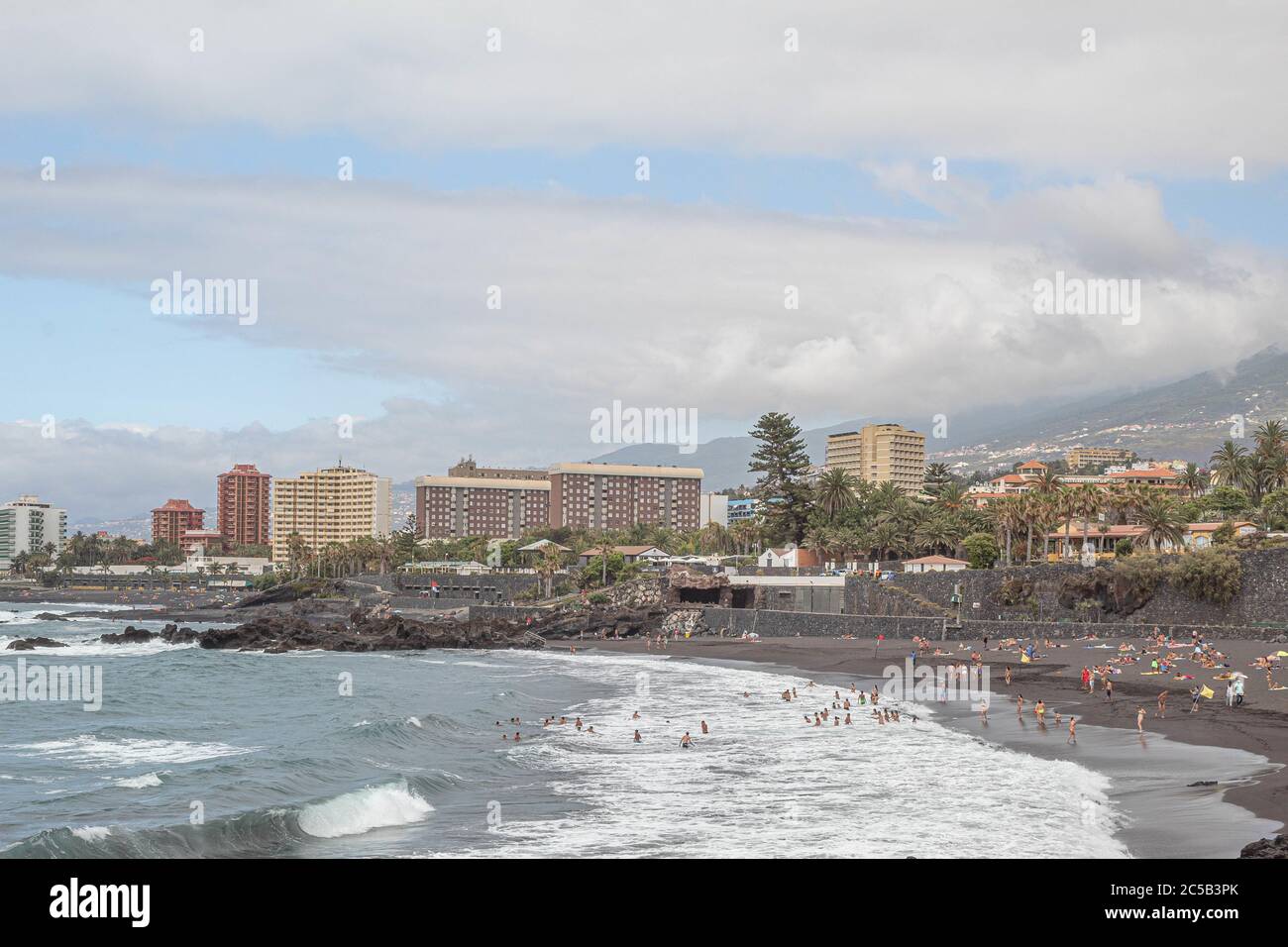 Crowded beach scene under hi-res stock photography and images - Alamy